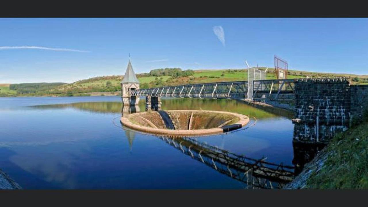 Rj S House Lägenhet Merthyr Tydfil Exteriör bild