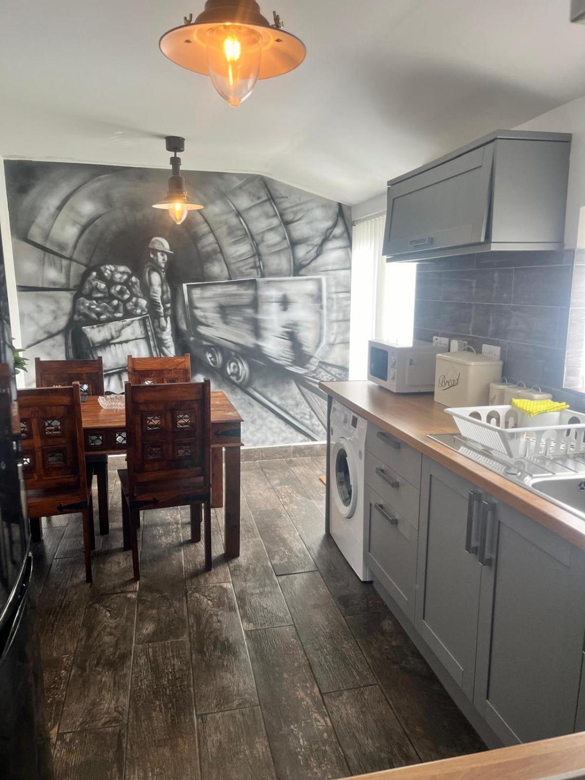 Rj S House Lägenhet Merthyr Tydfil Exteriör bild